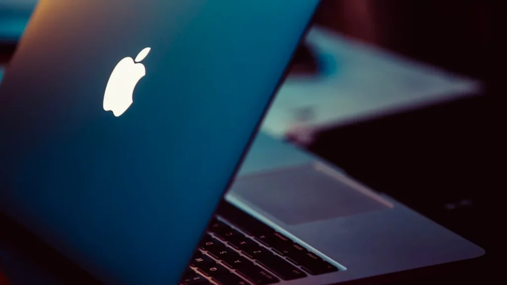 Логотип Apple с подсветкой может вернуться на MacBook